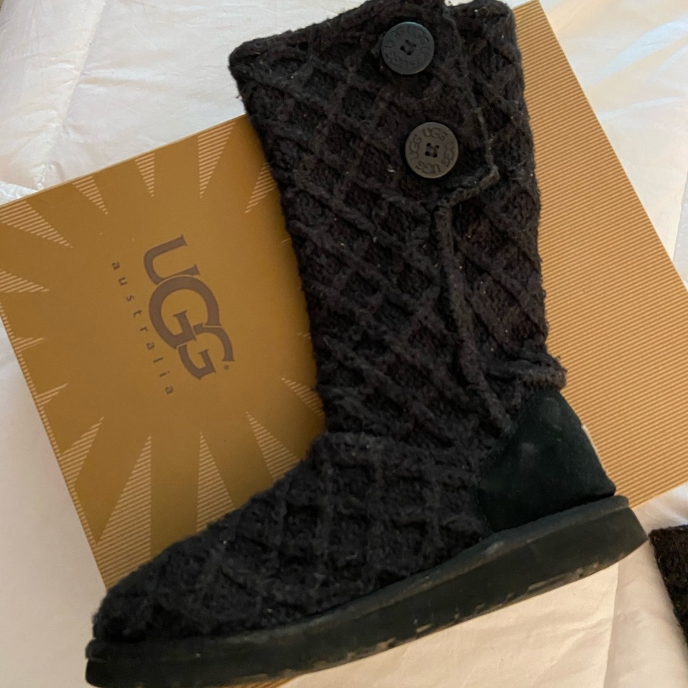UGG boots size 4 in big kids
